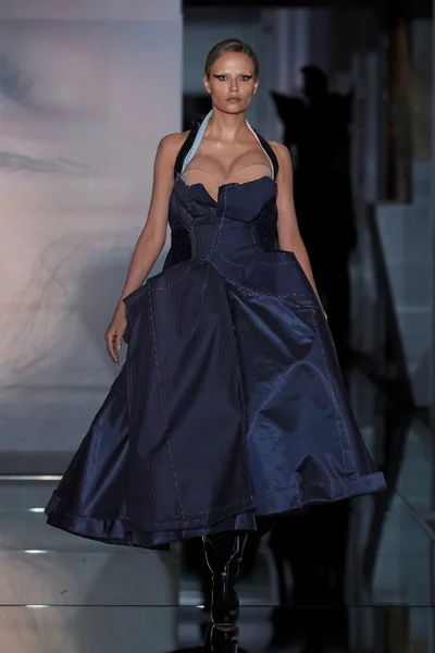 Look 18